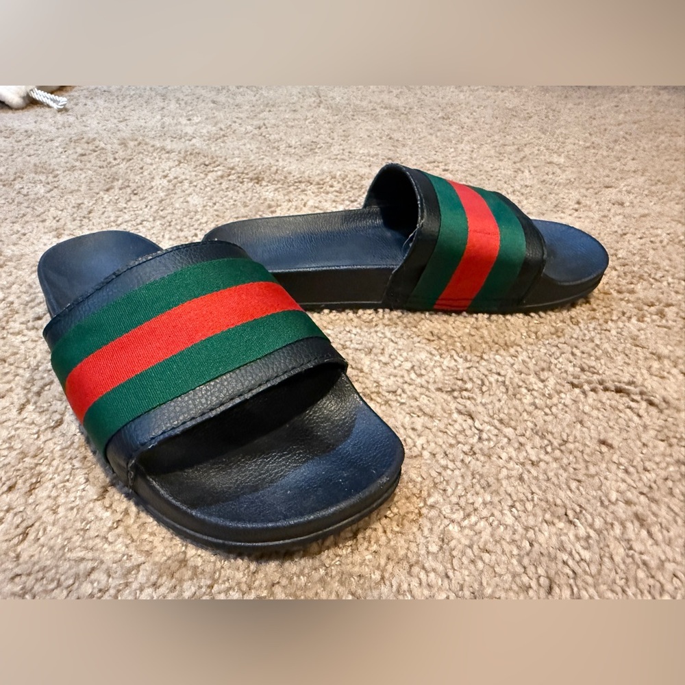 Italian Slides with Red and Green Stripes - Picture 2 of 9
